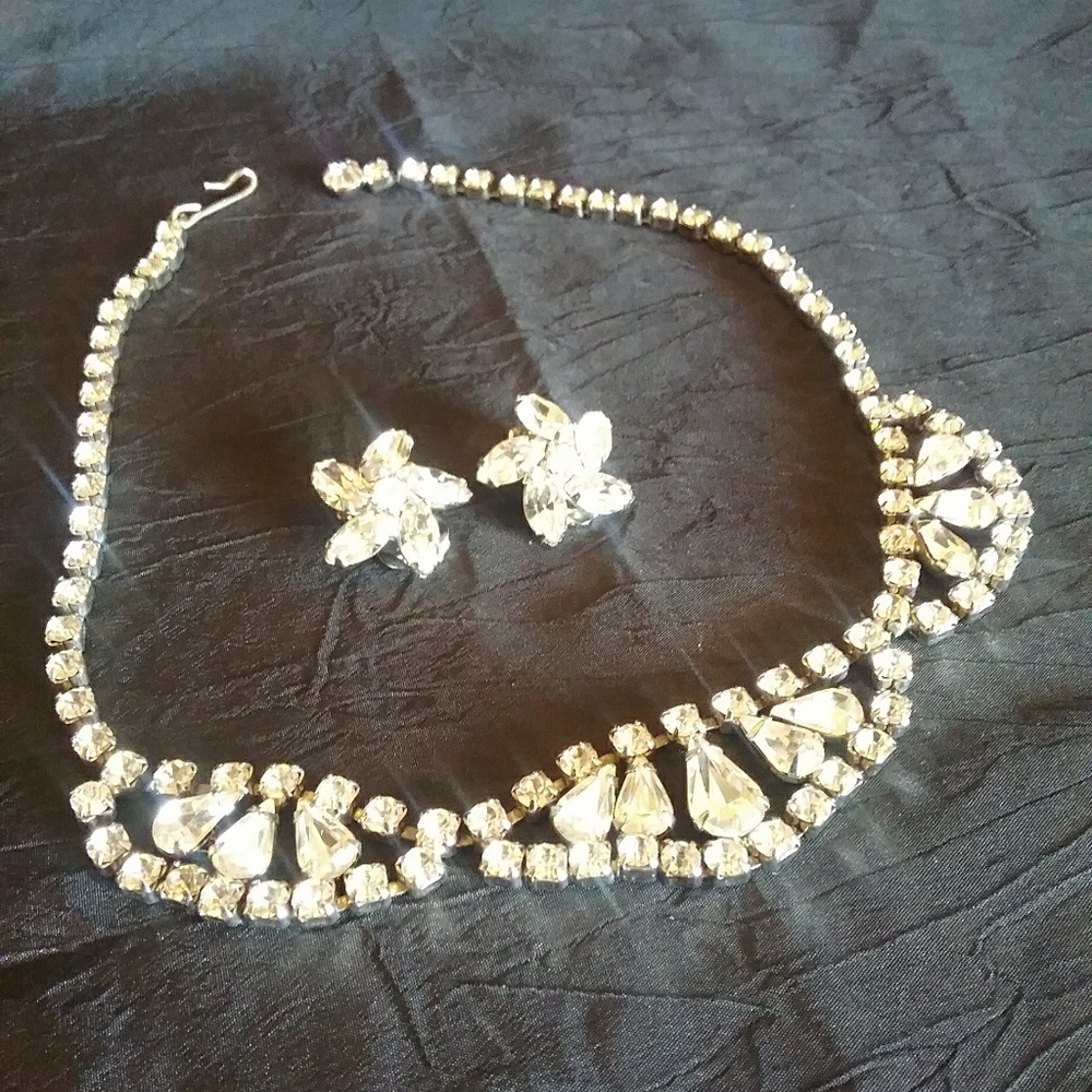 Vintage Weiss Rhinestone Necklace and Earring Set